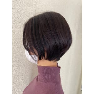 深みカラーのショートボブ