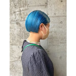 ネオンカラー　ターコイズブルー　ディープブルー　ボブウルフ