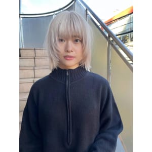 ボブウルフ　ブルージュ　シアーグレージュ　センター分けボブ