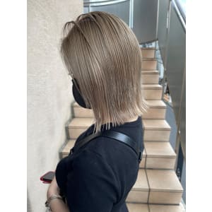 ホワイトグレージュ コンマヘア くすみブルー ダークアッシュ