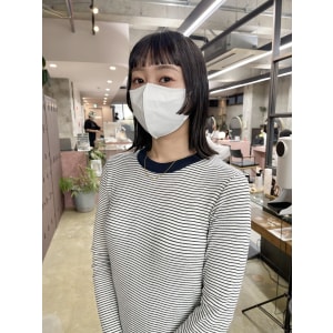 顔まわりレイヤーのウルフ風ボブ