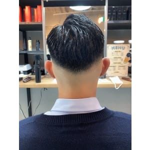 スキンフェード　メンズショート　アップスタイル