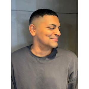 クロップ スキンフェード ボウズ 20代/30代 - THIS IS BARBER 2nd【ディスイズバーバーセカンド】掲載中