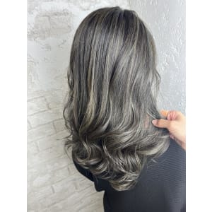 白髪ぼかしハイライトイルミナカラー¥16500 - prize Iris 池袋【プライズ アイリス】池袋駅東口店【プライズアイリス イケブクロ イケブクロヒガシグチテン】掲載中