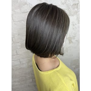 白髪ぼかしハイライトイルミナカラー￥16500