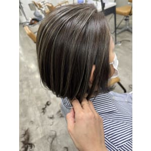 白髪ぼかしハイライトイルミナカラー￥16500