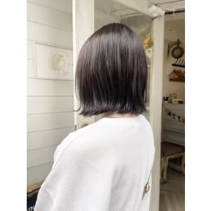 ナチュラル美髪ストレートミディ外ハネ30代梅ヶ丘美容室