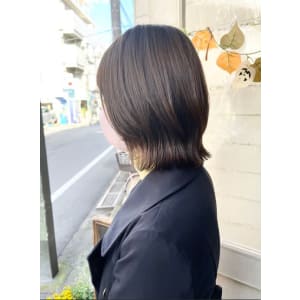 ガーリー前下がりくびれ外ハネショートボブ30代梅ヶ丘美容室