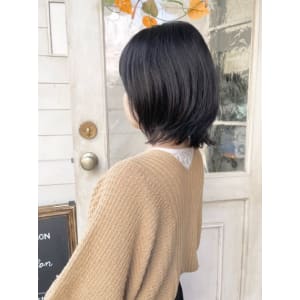 暗髪ニュアンスカラー前髪ありくびれショートボブ梅ヶ丘美容室