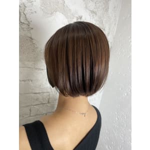 明るめブラウンカラー×ボブカット