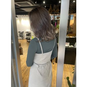 ホワイトグレージュ コンマヘア くすみブルー ダークアッシュ