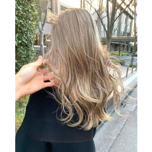 ホワイトグレージュ コンマヘア くすみブルー ダークアッシュ
