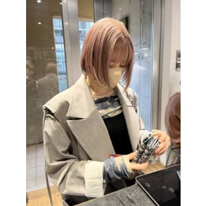 ホワイトグレージュ　ダークアッシュ　ニュアンスカラー