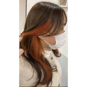 オレンジのイヤリングカラー  × シースルー前髪☆