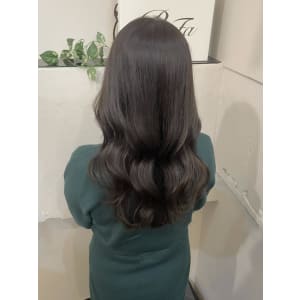上品な大人っぽさのあるグレージュ【横浜】