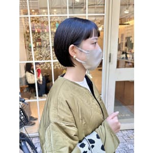 オン眉ぱっつんワイドバング　さらっとしたミニボブ