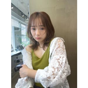 miu&岩本康太　お洒落な顔まわりデザインとウルフ