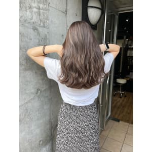 ミルクティーベージュ　グレージュ　ハイトーン
