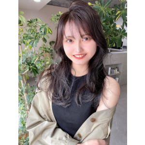 冬の艶髪ロング　くびれスタイル