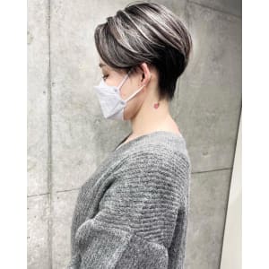 ★Short hairに映えるハイライトデザイン★