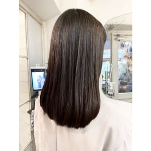 美髪ツヤ感アップナチュラルストレートセミディ30代梅ヶ丘