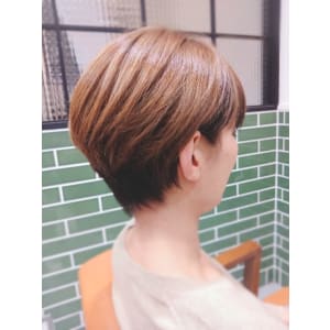 ショート ミセス ブラウン 明るい白髪染め 艶髪