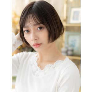 切りっぱなし黒髪クラシカル小顔ぶつ切りボブ　こっくりカラー