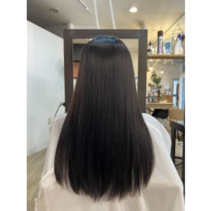 トリートメントでサラ艶ストレート【sonata 北千住】