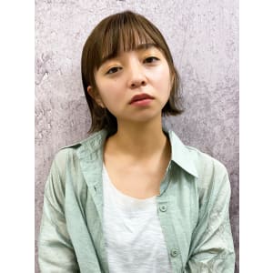【長谷川】グレージュカラー外はねボブ