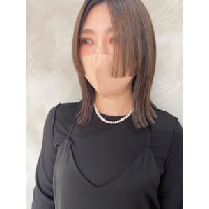 ミディアム　顔まわりデザイン　切りっぱなし