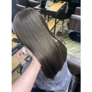 ホワイトグレージュ コンマヘア くすみブルー ダークアッシュ