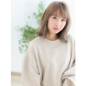 ホワイトグレージュ！切りっぱなしロブ