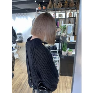 ホワイトグレージュ コンマヘア くすみブルー ダークアッシュ - ARCANA 明治神宮前 表参道 原宿【アルカナ メイジジングウマエ オモテサンドウ ハラジュク】掲載中