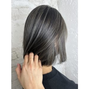 白髪ぼかしハイライトイルミナカラー￥16500