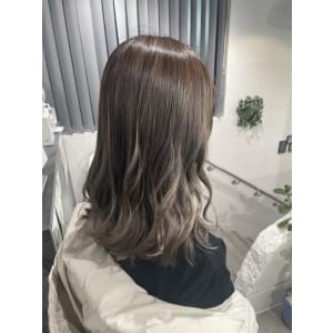 miu&伊藤夏海 グレージュでグラデーション◎