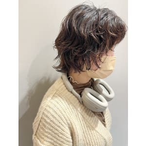 ウルフショートのふわふわニュアンスパーマ【池袋　uchla】