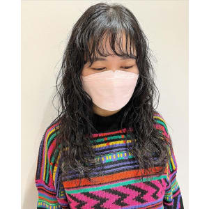 ロングヘアのウェーブパーマ【池袋美容室　uchla】