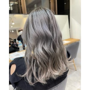 シルバーグレイ