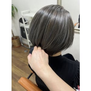 白髪ぼかしハイライトイルミナカラーブリーチ池袋