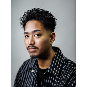 メンズヘア整形スパイラルパーマ波巻きツイストメンズパーマ髪型