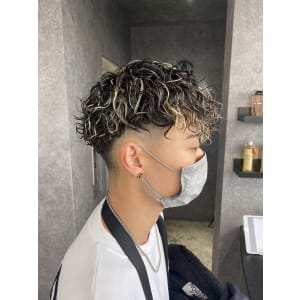 メンズヘア整形スパイラルパーマ波巻きツイストメンズパーマ髪型 - メンズヘア整形サロン GOALD 名古屋 栄【メンズヘアセイケイサロン ゴールド ナゴヤサカエ】掲載中