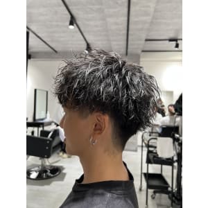 メンズヘア整形スパイラルパーマ波巻きツイストメンズパーマ髪型 - メンズヘア整形サロン GOALD 名古屋 栄【メンズヘアセイケイサロン ゴールド ナゴヤサカエ】掲載中