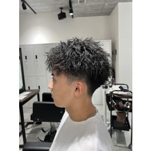 メンズヘア整形スパイラルパーマ波巻きツイストメンズパーマ髪型 - メンズヘア整形サロン GOALD 名古屋 栄【メンズヘアセイケイサロン ゴールド ナゴヤサカエ】掲載中
