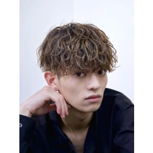 メンズヘア整形スパイラルパーマ波巻きツイストメンズパーマ髪型 - メンズヘア整形サロン GOALD 名古屋 栄【メンズヘアセイケイサロン ゴールド ナゴヤサカエ】掲載中