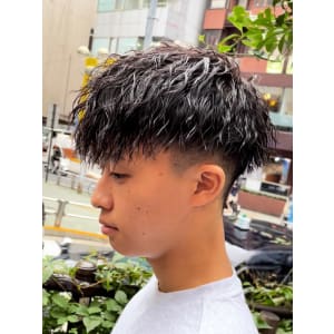 メンズヘア整形スパイラルパーマ波巻きツイストメンズパーマ髪型