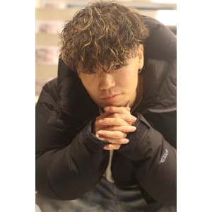 メンズヘア整形スパイラルパーマ波巻きツイストメンズパーマ髪型