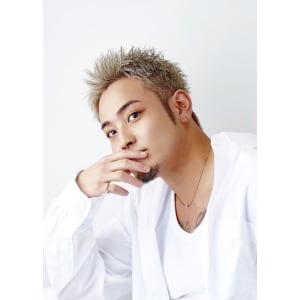 メンズヘア整形スパイラルパーマ波巻きツイストメンズパーマ髪型