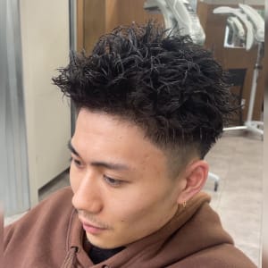 メンズヘア整形スパイラルパーマ波巻きツイストメンズパーマ髪型