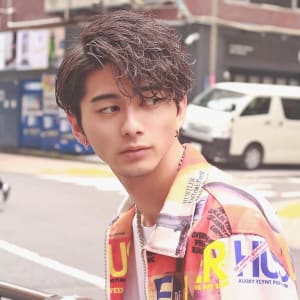 メンズヘア整形スパイラルパーマ波巻きツイストメンズパーマ髪型