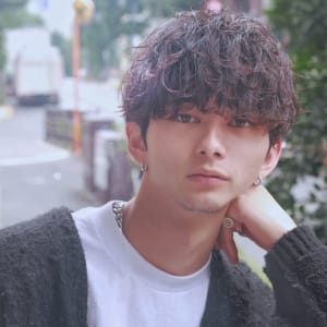 メンズヘア整形スパイラルパーマ波巻きツイストメンズパーマ髪型